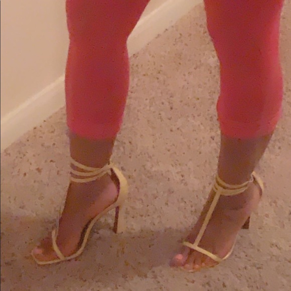 BCBG MAXAZRIA YELLOW STILETTOS